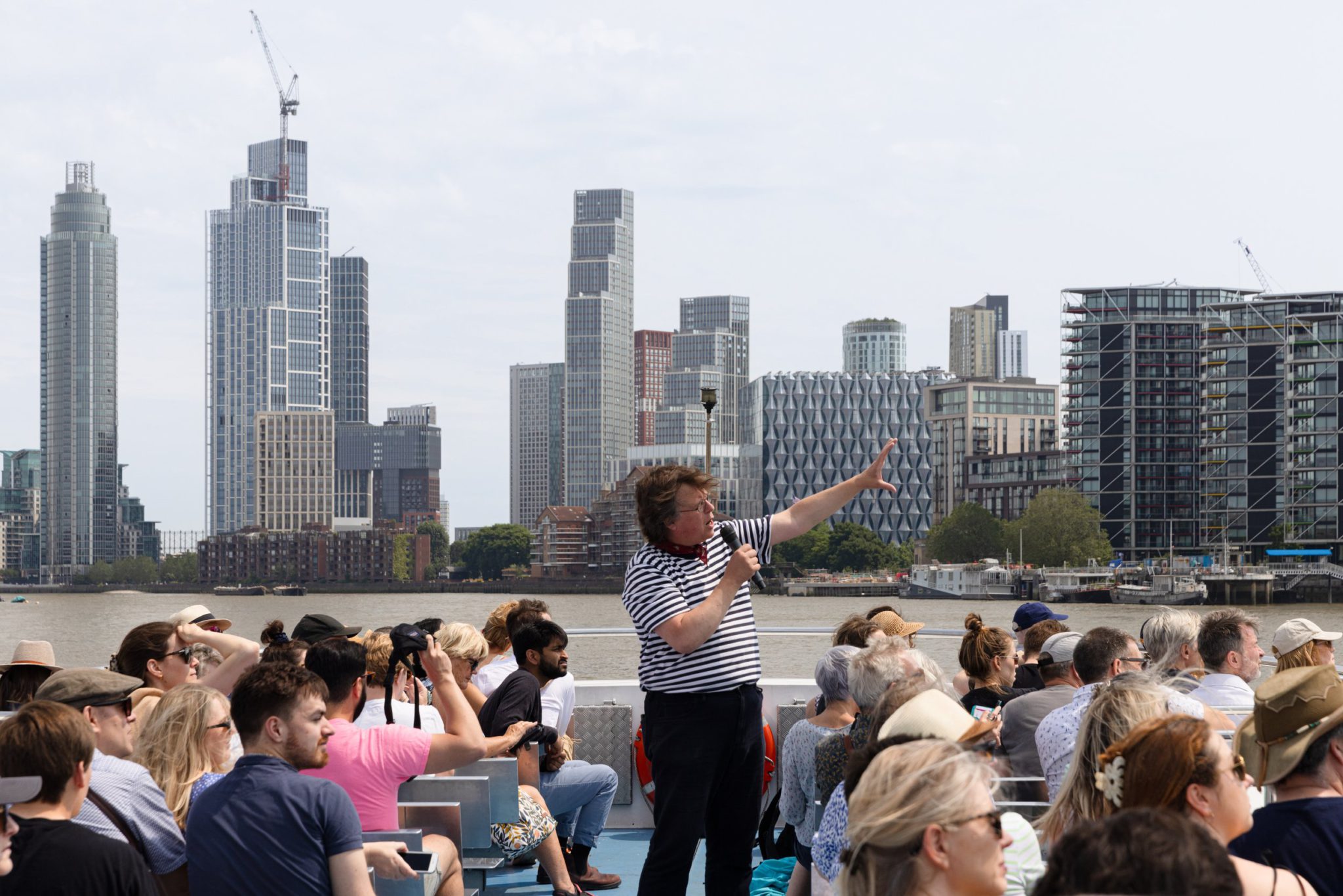 Architecture on the Thames central boat tour